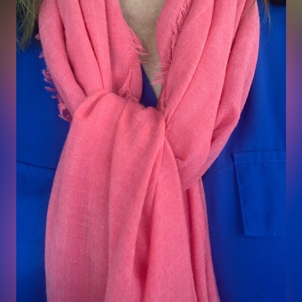 🎉Long, wide lightweight pink scarf with lightly friended edges.